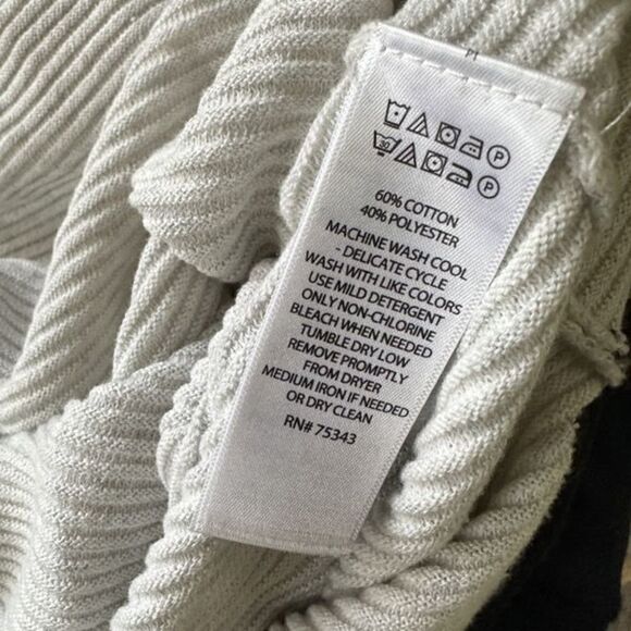 Cynthia Rowley Ribbed Active Knit Neutral Turtleneck Pullover M - Picture 10 of 10